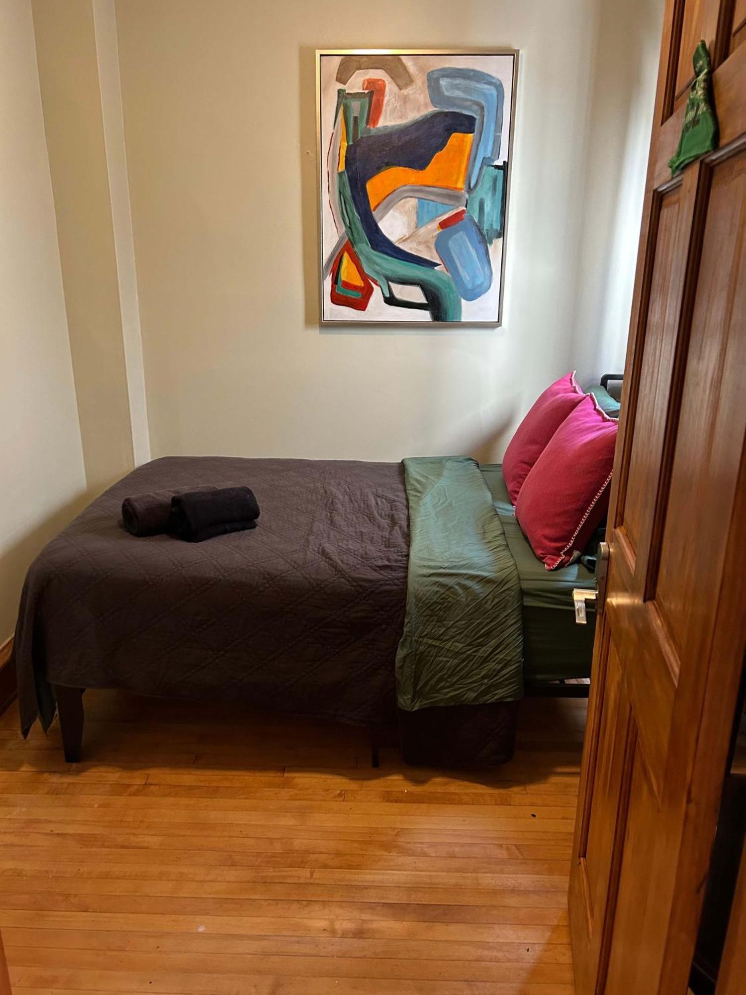 Green Room In Dorothys Bnb Chicago Esterno foto